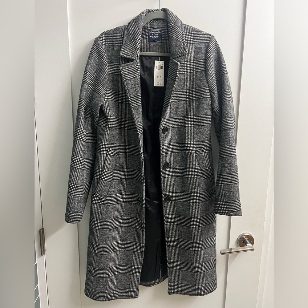Abercrombie & Fitch Black and White Plaid Coat! 🖤🤍